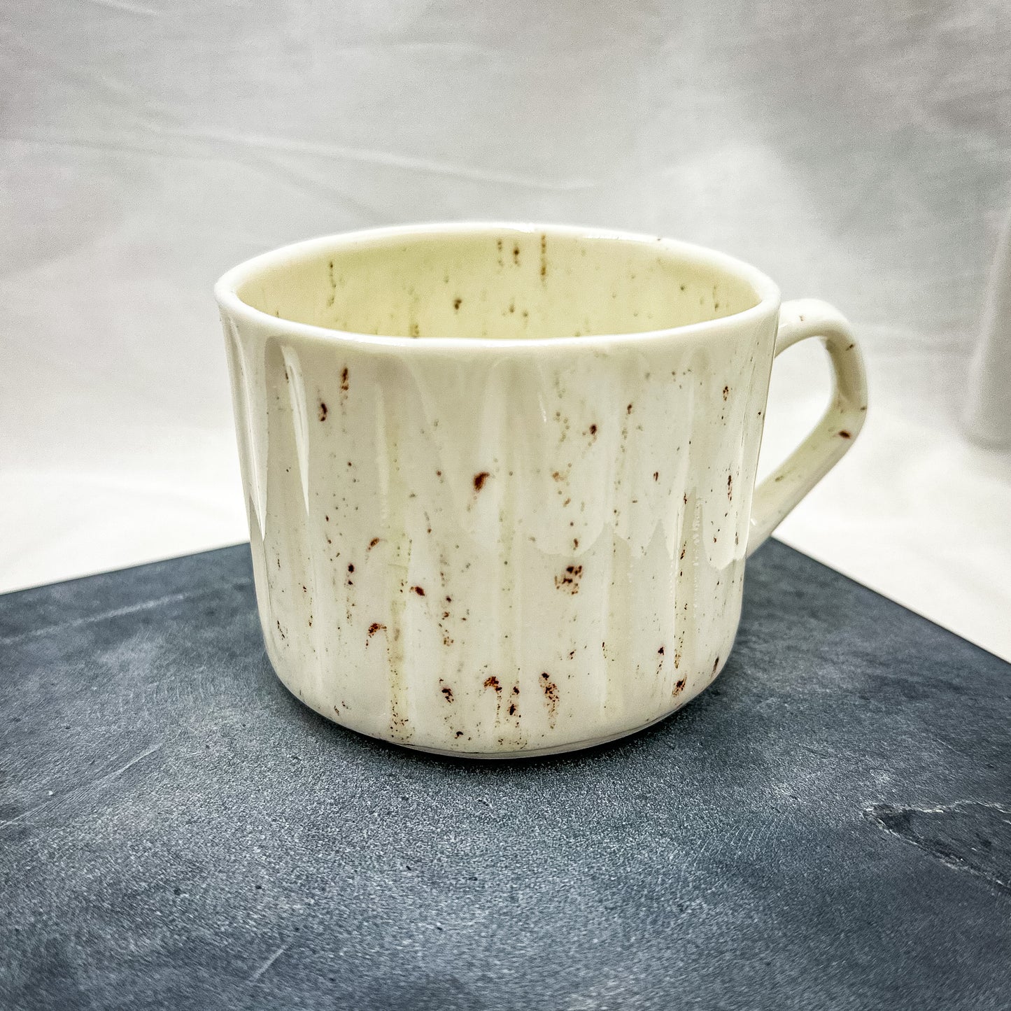 Porcelain coffee/ tea mug L