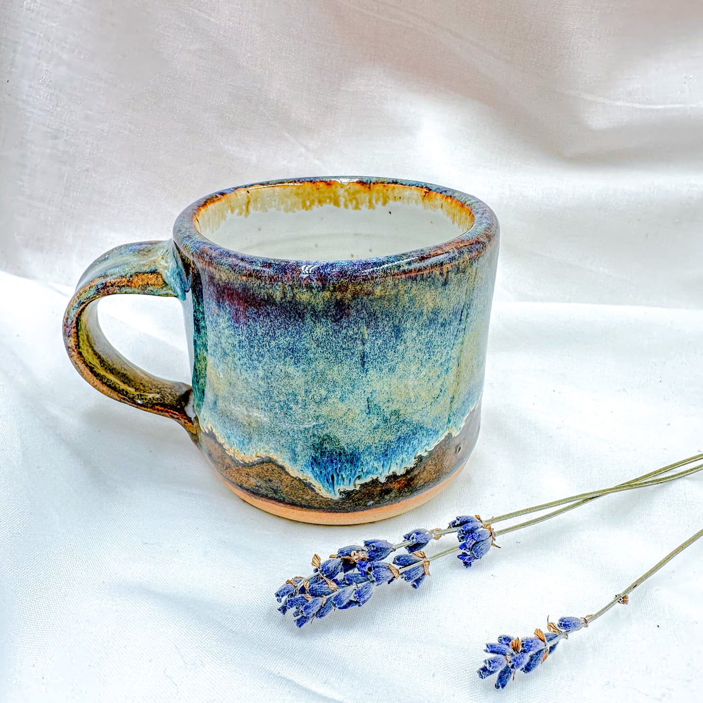 Magic mug with Golden Stone Red crystal