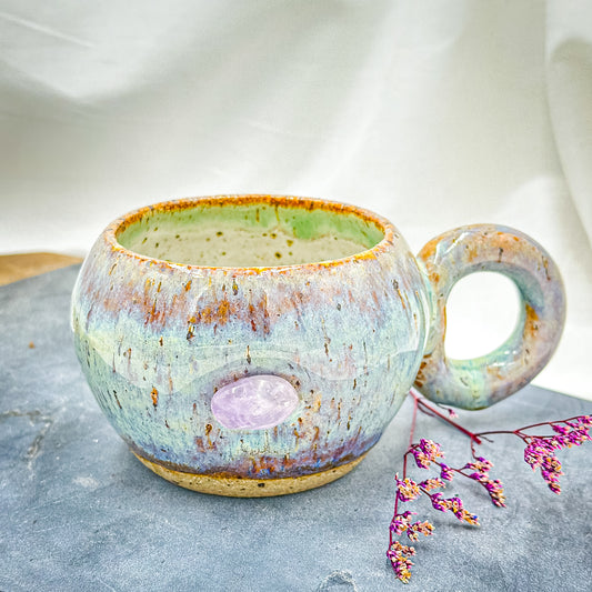 Magic mug with natural Lavender quartz