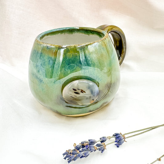 Magic mug with natural Agate crystal