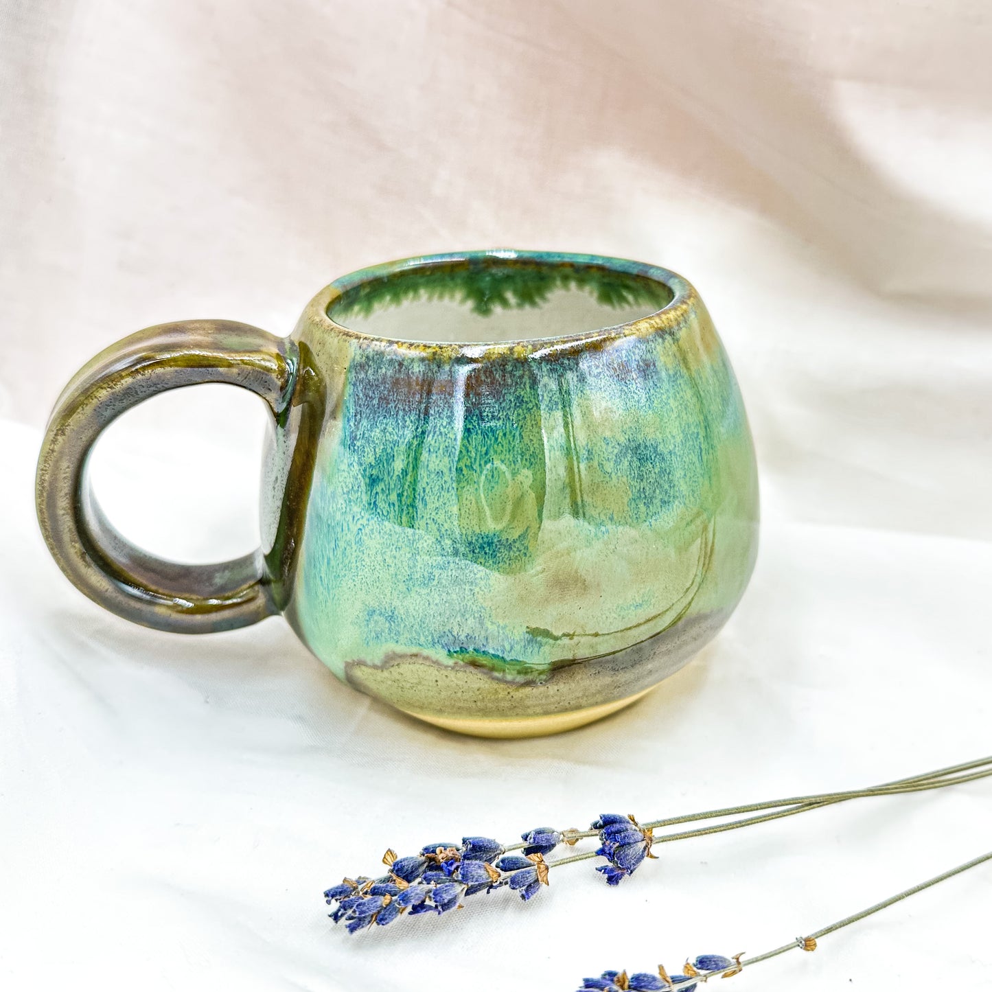 Magic mug with natural Agate crystal