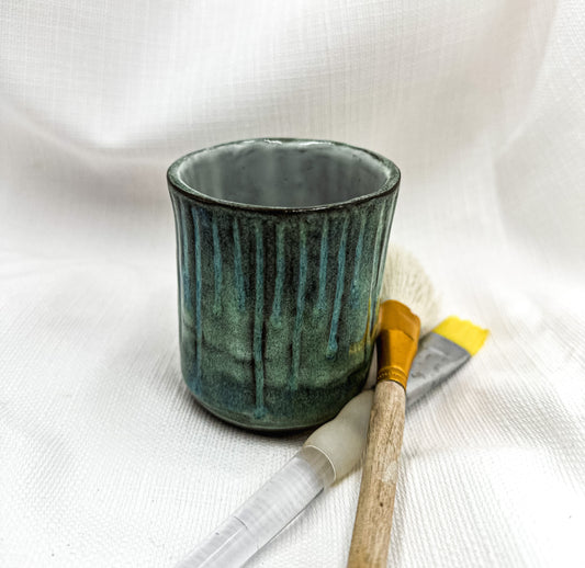 Small artists pot for brushes